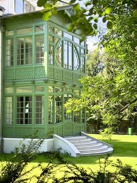 Villa Anna built in art nouveau style in Konstancin Jeziorna Art Nouveau Houses, Art Noveau Houses Exterior, Art Nouveau Buildings, Art Nouveau Cottage, Art Nouveau House Exterior, Art Nouveau Exterior, Art Nouveau Garden, Art Nouveau Interior Design, Curved Windows