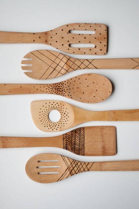 Etched-Spoons-9 Lasercut Ideas, Dremel Drill, Diy Projektit, Dremel Projects, Wood Burning Tool, Woodburning Projects, Into The Wood, Wood Burning Crafts, Diy Bricolage