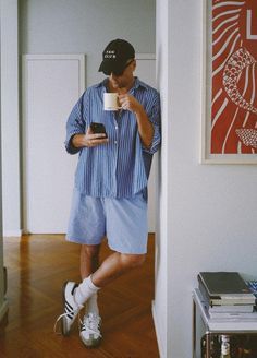 Mens Fashion Inspiration Casual, Men's 90s Fashion, Mens Ss24 Trends, Linen Summer Outfit Men, 90s Summer Fashion Men, Mens Spring Fashion 2024, Spring Outfits 2024 Men, Men Street Style 2024, Dad Core Fashion