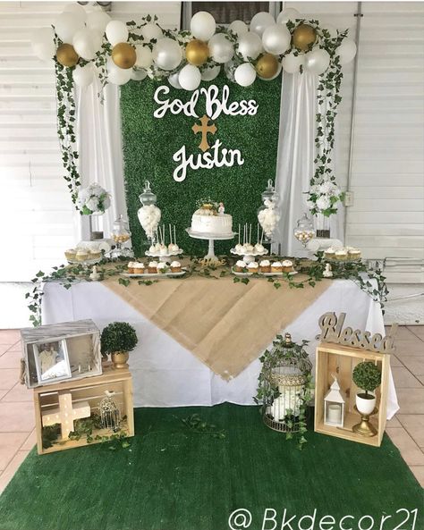 Goody Table Ideas, Simple First Communion Decorations, Holy Confirmation Decoration, Primera Communion Decoration, 1st Communion Party Ideas Girl, Baby Dedication Decorations, 1st Holy Communion Decorations, Backyard Communion Party Ideas, First Communion Party Decorations