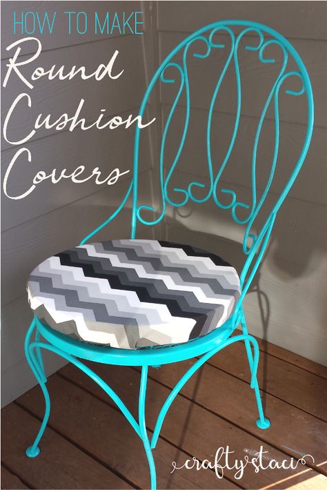 How to Make Round Cushion Covers from craftystaci.com #easysewing #outdoorsewing Small Armchairs, Round Chair Cushions, Tote Bag Pattern Free, Sewing Business, Beginner Sewing Projects Easy, Round Cushion, Leftover Fabric, Sewing Projects For Beginners, Sewing Skills