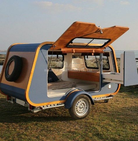 Retro Travel Trailers, Forest Castle, Vw California Beach, Lightweight Campers, Camping Trailer Diy, Teardrop Caravan, Camping Vintage, Teardrop Camper Trailer, Diy Camper Trailer