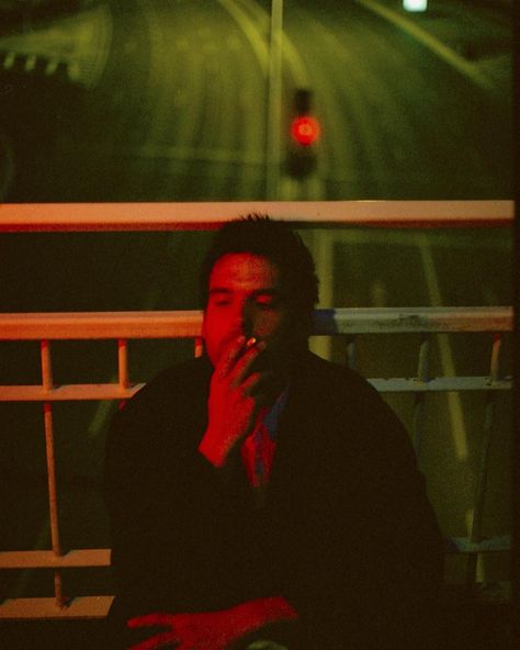 Night Street Photography, Street Photography Portrait, Photo Arts, Dreamy Photography, Film Photos, Men Photoshoot, Photoshoot Concept, Foto Ideas Instagram, Cinematic Photography