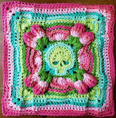 Skull Blanket, Crochet Skull, Things To Crochet, Square Crochet Pattern, Crochet Halloween, Coordinating Patterns, Granny Squares Pattern, Crochet Granny Square, Granny Square Crochet Pattern