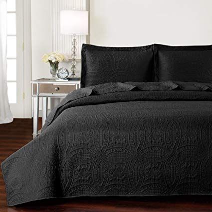 Amazon.com: Mellanni Bedspread Coverlet Set Black - Comforter Bedding Cover - Oversized 3-Piece Quilt Set (King/Cal King, Black): Home & Kitchen Black Bedspread, Oversized Quilt, King King, King Black, Luxury Bed Sheets, Solid Quilt, Lightweight Bedding, Premium Mattress, Queen Black