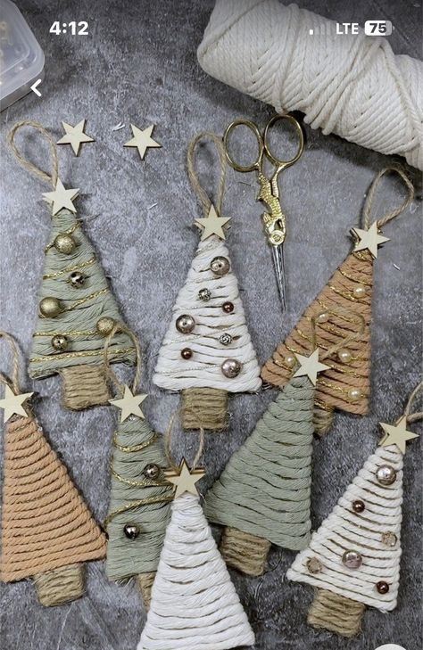 Diy Christmas Tree Ornaments, Handmade Christmas Crafts, Small Christmas Trees, Holiday Crafts Christmas, Christmas Ornament Crafts, Christmas Crafts Decorations, Christmas Kitchen, Ornament Crafts, Diy Christmas Tree