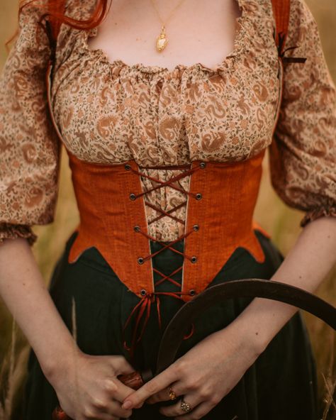 Everywhere I Shop for Corsets and Bodices - A Clothes Horse A Clothes Horse Outfits, Ren Fest Witch, Diy Renn Faire Costume, Ren Faire Outfits Witchy, Renfaire Corset, Rennisance Faire Costumes, Renfaire Outfit Ideas, Ren Faire Bodice, Renisance Fair Outfit