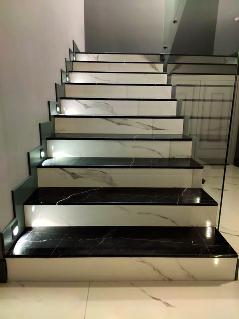 Stairs Tiles Design, Granite Stairs, Architecture Artwork, Staircase Design Modern, Staircase Railing Design, Marble Staircase, Stairs Design Interior, Marble Stairs, Stair Railing Design