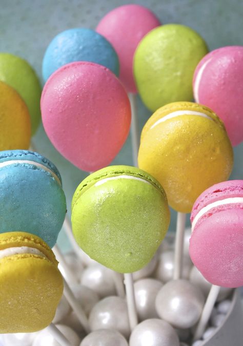 Balloon shaped macaroons🎈 Patisserie Shop, Kue Macaroon, Patisserie Design, Macarons Macaroons, Macaron Cookies, French Macaroons, Macaroon Recipes, Macaron Recipe, French Macarons