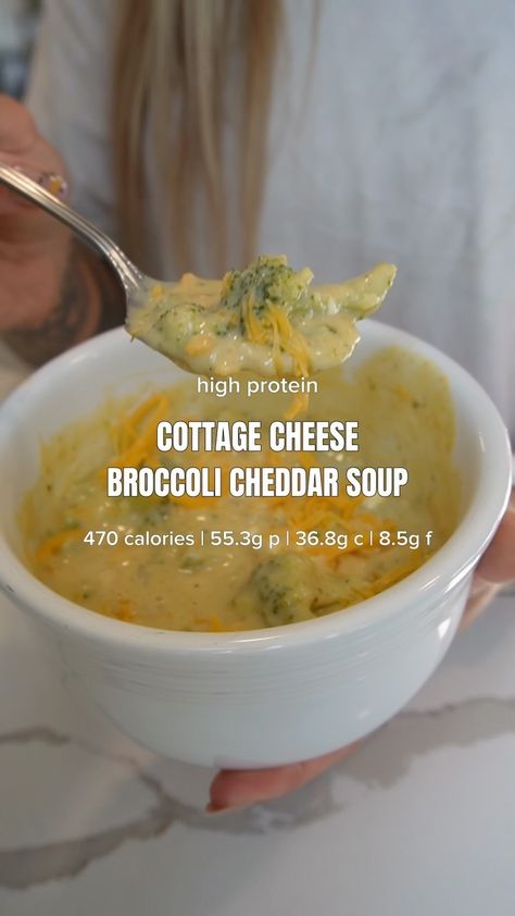 ᴋᴀᴀʟᴀ ᴘᴏᴡᴇʀꜱ | ᴍᴀᴄʀᴏ ʀᴇᴄɪᴘᴇs & ɢʏᴍ ʜᴜᴍᴏʀ | Love broccoli cheddar soup? Try this healthier version made with COTTAGE CHEESE. Yep you heard me. Cottage cheese. With over 50g of protein… | Instagram Fairlife Milk, Cottage Cheese Recipes Healthy, Bowl Ingredients, Protein Soups, Weight Watchers Soup, Chicken Bouillon, Cottage Cheese Recipes, Broccoli Cheese Soup, Broccoli Cheddar Soup