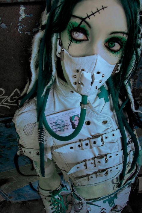 Zombie Photo, Gothic Mode, Horror Make-up, Halloween Make Up, Gothic Beauty, White Face, Gothic Girls, Halloween Make, Costume Makeup