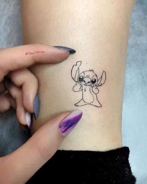 Minimalist Stitch Tattoo, Fine Line Stitch Tattoo, Stitch Small Tattoo, Stitch Fine Line Tattoo, Small Stitch Tattoo, Lilo And Stitch Tattoo Ideas, Disney Stitch Tattoo, Lilo And Stitch Tattoo, Twin Tattoos