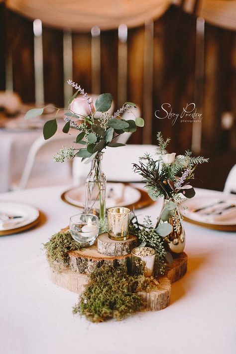 Wood Rounds Wedding Decor, Wood Piece Centerpieces Wedding Ideas, Wood Disc Wedding Centerpiece, Rustic Candelabra Centerpiece, Wedding Centerpieces With Moss, Simple Wedding Centrepieces Round Tables, Simple Woodsy Centerpieces, Wooden Slice Centerpiece Wedding, Live Edge Centerpiece