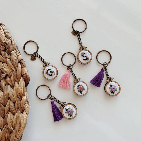 Personalized initial letter and cute floral mini embroidered keychains #aesthetic #mini #handembroidery #embroidery #keychain #handmade #giftideas #gifts Embroidery Keychain Patterns, Mini Hand Embroidery, Embroidered Keychains Diy, Keychains Aesthetic, Embroidered Keychains, Keychain Embroidery, Embroidery Keychain, Keychain Aesthetic, Keychain Designs