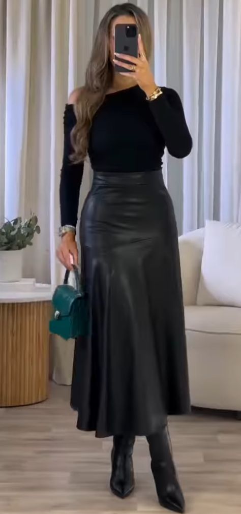 Outfits With Long Leather Skirt, Field Service Outfit, Black Skirt Formal Outfit, Work Clothes Aesthetic, Leather Long Skirt Outfit, Cute Club Outfits, Leather Skirt Outfit Party Night, Long Leather Skirt Outfit, Leather Skirt Long