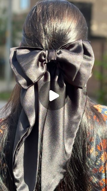 Bow Hair Clips Hairstyles, Black Bow Hairstyles, Hairstyle With Bow Clip, Bow Clip Hairstyle, Hair Clips Hairstyles, Silk Pillow Cover, Clip Hairstyles, Hair Essentials, Bow Clip