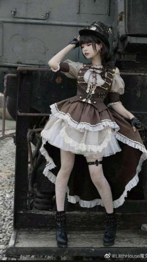 Lolita ders up♡ Time Keeper Outfit, Circus Outfit Women, Time Traveler Outfit, Fete Emo, Mode Steampunk, Old Fashion Dresses, Anime Things, Kawaii Fashion Outfits, Steampunk Clothing