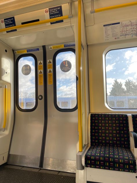 Tube Train, Train Light, London Vibes, Light Rail, Future Life, Ig Story, Life Style, Hanging Out, Home Appliances