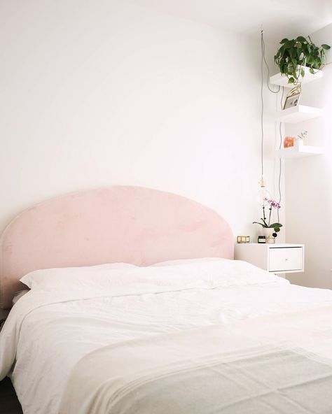 DIY Rounded Pink Headboard — The Sorry Girls Diy Round Headboard, Girls Headboard, Wood Headboards, Cheap Plywood, Plush Headboard, Rounded Headboard, Pink Headboard, The Sorry Girls, Girls Bed