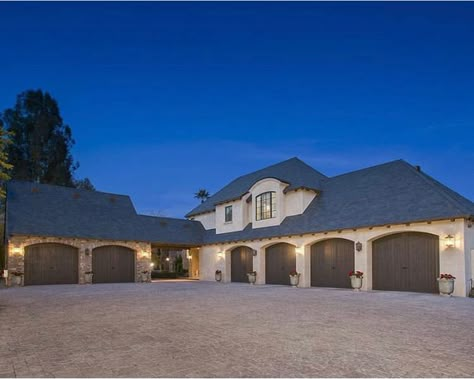 Multi Car Garage, Mansion Homes, Garage Floor Paint, Garage Furniture, Ultimate Garage, Garage Addition, Luxury Garage, Mansion Floor Plan, Build Projects