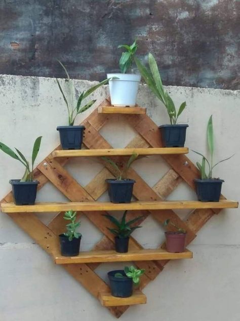 Drawing Decor, Wood Yard Art, Wood Wall Art Diy, Wooden Plant Stands, Jewelry Design Drawing, Diy Wooden Projects, Deck Decorating Ideas On A Budget, In Front Of House, House Plants Decor