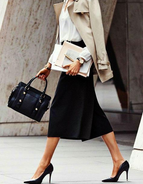 Women Lawyer, Corporate Women, Lawyer Fashion, Lawyer Outfit, Work Uniform, Future Lifestyle, Work Style, Aesthetic Women, Work Environment