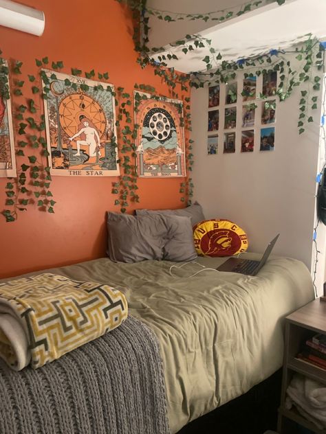 Orange And Sage Bedroom, Green And Orange Room Decor, Dark Orange Room, Orange Green Room Aesthetic, Burnt Orange And Sage Green Home Decor, Orange Wall Room Aesthetic, Green Orange Room Aesthetic, Burnt Orange Room Aesthetic, Burnt Orange And Sage Green Bedroom