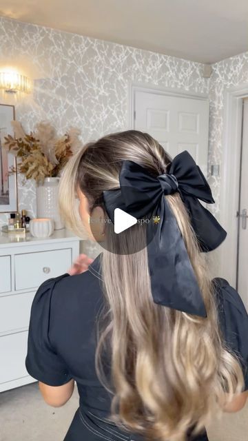 How To Wear A Bow In Hair, Curly Hair With Bow Hairstyles, Hairstyle With Bow Clip, Hair Styles With Bow, Hairstyles With A Bow, Hairbow Hairstyles, Hairstyles With Bows, Intricate Hairstyles, Natalie Cole