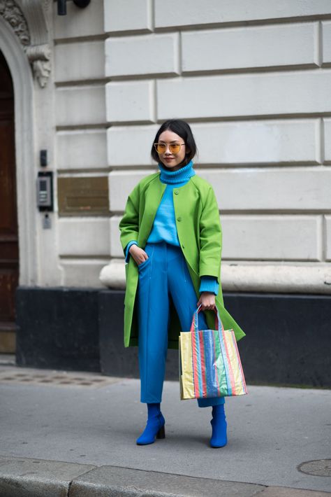 The Best London Fashion Week Street Style+#refinery29uk Blue And Green Outfit, Green Outfit Ideas, London Fashion Week Street Style, London Fashion Weeks, Color Blocking Outfits, London Street Style, Spring Street Style, Green Outfit, Fashion Weeks