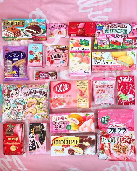 Japanese Snacks Aesthetic, Japanese Food Snacks, Japanese Candy Packaging, Azusa Barbie, Japanese Snacks Packaging, Japanese Candies, Snacks Japanese, Snacks Japonais, Japan Sweets