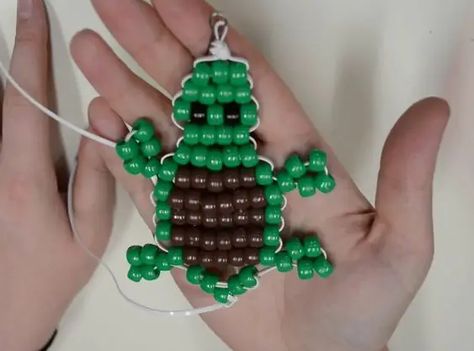 50 Ways to Make Beaded Keychains: Patterns with Tutorials Turtle Bead Keychain, Beaded Horses, Pony Bead Keychains, Bead Turtle, Beaded Keychains Patterns, How To Make Keychains, Bead Pets, Beaded Animals Tutorial, Beaded Turtle