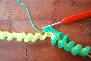 Spiral crochet - the easiest pattern in the crochet world! | EMMA LEITH Spiral Crochet Pattern Free, Spiral Crochet Pattern, Spiral Crochet, Crochet Hair Accessories, Crochet Stitches For Beginners, Crochet World, Crochet Free, Crochet Instructions, Crochet Stitch