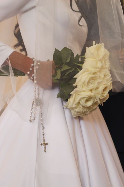 Orthodox Christianity Wedding, Wedding Dresses Christian Bride, Roman Catholic Wedding Dress, Catholic Bride Dresses, Catholic Wedding Reception, Wedding Dresses Catholic, Italian Wedding Dress Traditional, Traditional Catholic Wedding Dress, Wedding Church Decorations Catholic