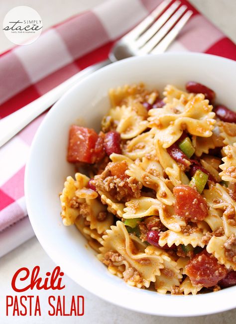 Chili Pasta Salad - Simply Stacie Chili Pasta, Garlic Dressing, Simply Stacie, Chili Mango, Pasta Dinners, Spicy Chili, Pasta Shapes, School Lunches, Salad Bar