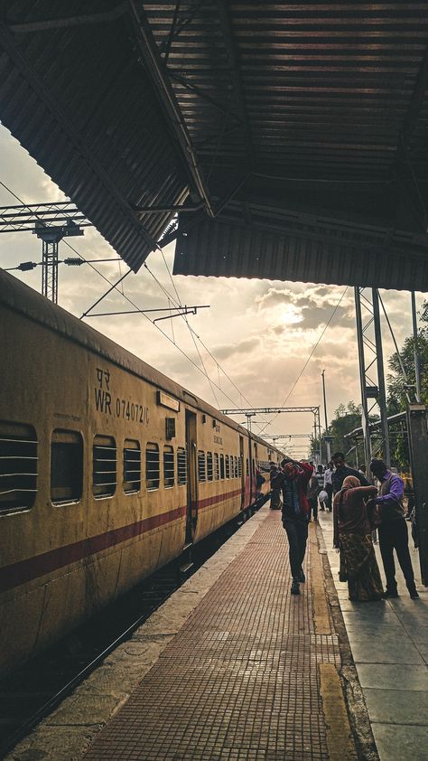 Railway Station Aesthetic, Insta Fake Story, Railway Aesthetic, Travel Aesthetic Instagram Story, Train Snap, Bakgerand Photo, City Life Photography, Sky Photography Nature, Travel Pictures Poses