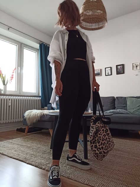 Vans Business Casual Women, Platform Vans Outfit Winter, Black Vans Outfit Summer, Vans Dressy Outfit, Leopard Vans Outfit, Vans Platform Sneakers Outfit, Old School Vans Outfit, Kickback Outfit, Platform Vans Outfit