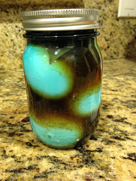 Smoked Pickled Eggs, tried some the other day and they were really good. I'll make these again ! Pickeled Eggs, Pickling Eggs, Picked Onions, Spicy Pickled Eggs, Pickled Items, Pickled Sausage, Picked Eggs, Pickled Quail Eggs, Smoked Eggs