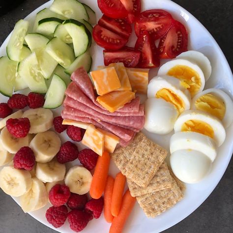 Snacks For Calorie Deficit, Fitness Meals, Healthy Lunch Snacks, Meal Prep Snacks, Organic Eggs, Easy Healthy Meal Prep, Healthy Food Motivation, Healthy Mom, Calorie Deficit