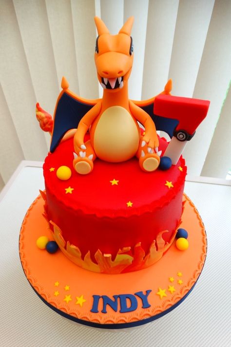 Charizard Cake Topper, Pokemon Birthday Cake Charizard, Pokemon Cake Charizard, Pokemon Cakes Ideas, Charzard Birthday Cakes, Charizard Cake, Lance Pokemon, Pokemon Themed Party, Pikachu Cake