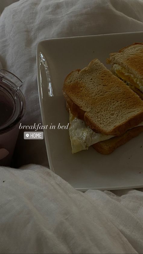 Egg sandwich on a white plate in white bed sheets with text breakfast in bed and home. Breakfast Aesthetic Caption, Lunch Ig Story Ideas, Home Breakfast Aesthetic, Bed Captions Instagram, Lunch Time Instagram Story, Sunday Breakfast Aesthetic, Cozy Instagram Stories, Breakfast Aesthetic Mornings Instagram, Breakfast Story Ideas