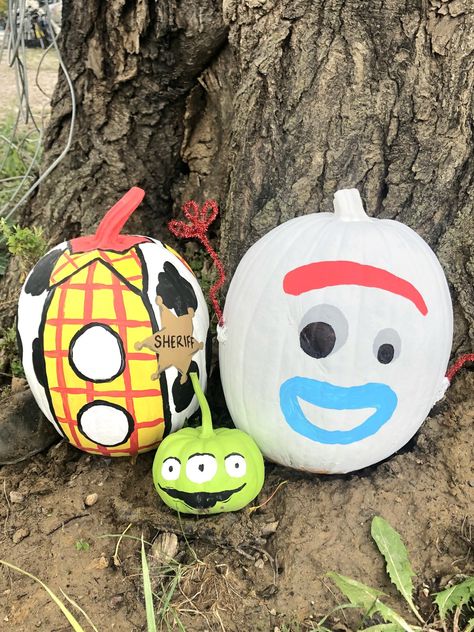 Toy Story Pumpkins Painting, Cartoon Painted Pumpkins, Toy Story Pumpkin Painting, Toy Story Pumpkin Ideas, Cartoon Pumpkin Painting, Forky Pumpkin, Kids Pumpkin Decorating, Diy Pumpkins Painting, Halloween Baby Pictures