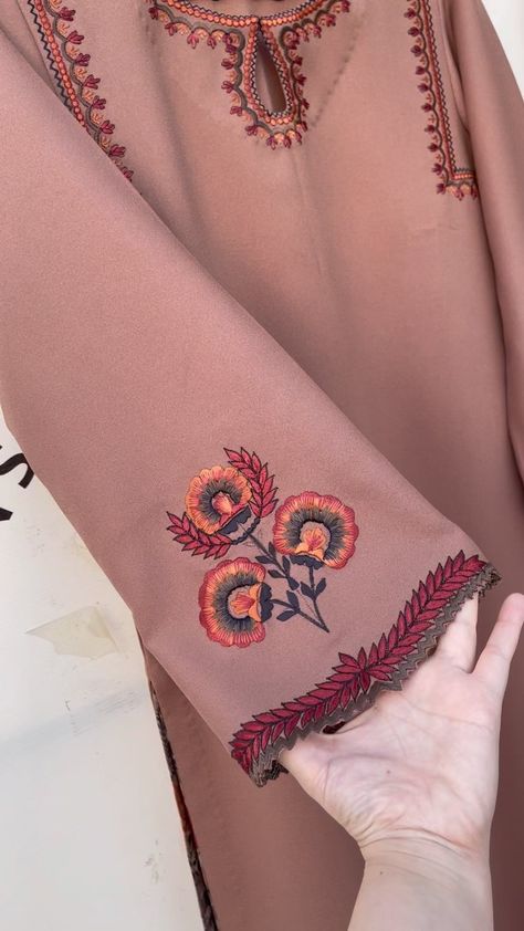 Pure pashmina shawl kurta! | Instagram Pashmina Suit Design, Pashmina Embroidery Suits, Pashmina Suits Embroidery, Pashmina Suits Design, Deginer Dress, Pashmina Kurta, Pashmina Suit, Shawls Design, Pashmina Suits