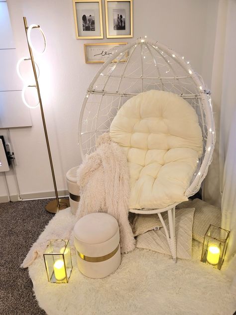 Fairy Corner Bedroom, Mini Reading Corner, Bean Bag Reading Nook, Reading Corner Bedroom Small Spaces, Book Corner Ideas Bedroom Cozy Nook Reading Areas, Adult Reading Nook, Bedroom Reading Nook Cozy Corner, Small Reading Nook Cozy Corner, Book Corner Ideas Bedroom