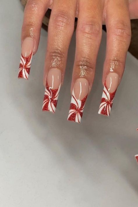 Get festive with Christmas Candy Cane nail designs! Perfect for holiday parties or adding cheer to your look. Discover creative ideas for a stunning manicure. Christmas Candy Cane Nails, Candy Cane Nail Designs, Candy Cane Nail, Holiday Nail Colors, Nail Noel, Xmas Nail Designs, Swirl Nail Art, Feet Nail Design, Candy Cane Nails