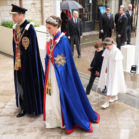 Kate Middleton Coronation, Coronation Outfit, Kate Und William, Carole Middleton, Prins William, Prince Louis, Alexander Mcqueen Dresses, Estilo Real, King Charles Iii