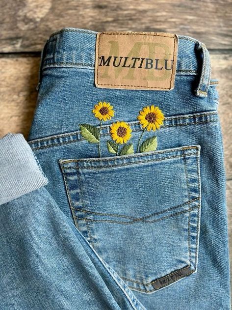 Sunflower Jeans Embroidery, Denim Pocket Embroidery, Embroidery Jeans Diy, Baby Dress Embroidery, Clothes Embroidery Diy, Simple Hand Embroidery Patterns, Denim Embroidery, Diy Embroidery Designs, Diy Embroidery Patterns