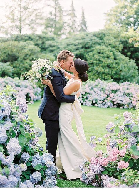 Elegant Garden Wedding in Sweden by 2 Brides Photography - www.hochzeitsguide.com bridal couple, bride, groom, bridal dress, kiss 2 Brides, Swedish Wedding, Wedding Portrait Poses, Rainy Wedding, Wedding Picture Poses, Wedding Photography Styles, Bride Photography, Theme Color, Fun Wedding Photography