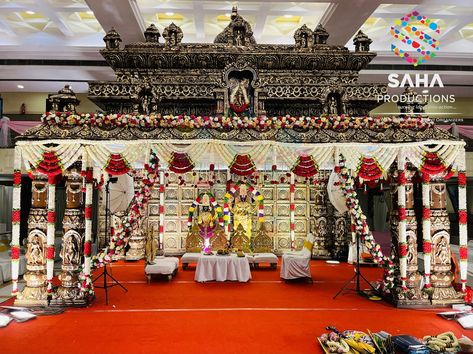 Traditional Antique Mantapa (Ganesha Mantapa). An antique Traditional Muhurtham Mantapam, painted in a classic style, represents the ideal temple-style mantapam. Venue: @Vasavi Convention Center Event by: @santuflorist Planned & Executed by : @arunashii #traditional #muhurthamlook #antique #weddingmantapabangalore #traditionalmantapa #traditionalflower Convention Center, Convention Centre, Ganesha, Flower Arrangements, Wedding Flowers, Classic Style, Temple, Wedding Photography, How To Plan