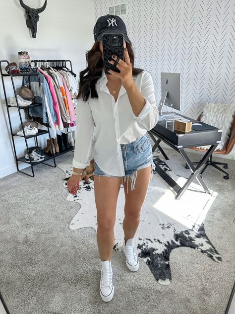 Baseball Game Date Outfit, Casual Brunch Outfit Summer, Bbq Outfit Ideas, Errands Outfit Spring, Brunch Outfit Summer, Baseball Mom Outfits, Brunch Outfit Ideas, Bbq Outfits, Sporty Mom