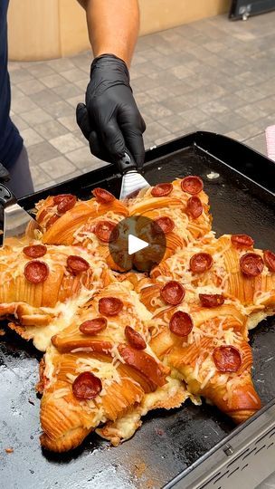 469K views · 1.4K reactions | Croissant Pizza Pepperoni | Croissant Pizza Pepperoni | By ChefclubFacebook Croissant, Pizzas, Croissant Pizza, Pizza Pepperoni, Pepperoni Pizza, Pizza, Quick Saves